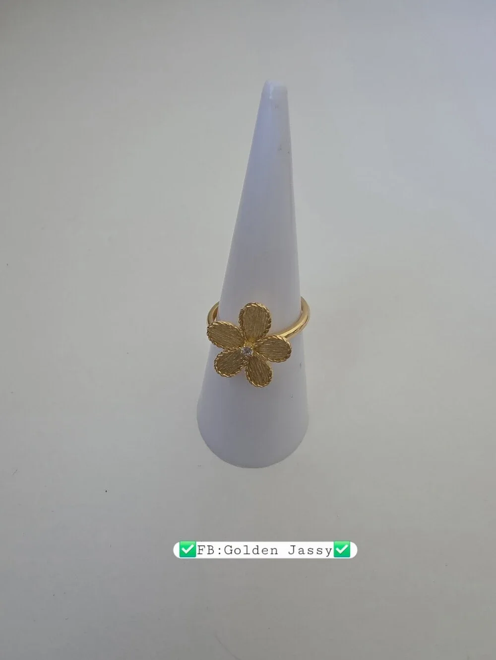 18K Real Gold Flower w/ Stone Ring 6
